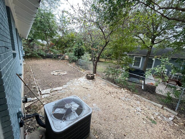 Building Photo - 1201 Norwood Rd