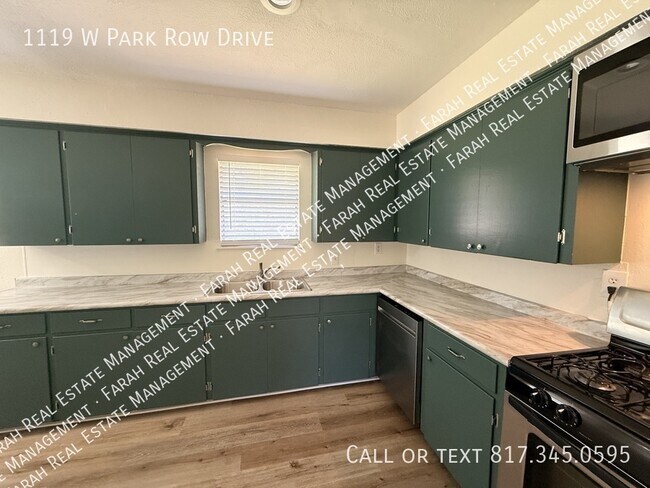 Building Photo - 1119 W Park Row Dr