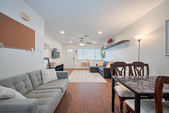 Building Photo - 4304 Sherwood Ln