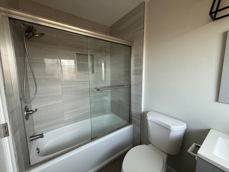 Building Photo - 11092 S Dallas Dr