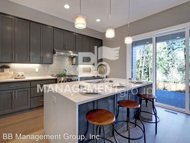 Building Photo - 3 br, 2.5 bath House - 10805 NW Cornell Rd