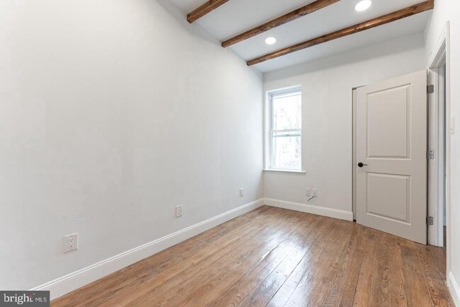 Building Photo - 1906 N Lawrence St