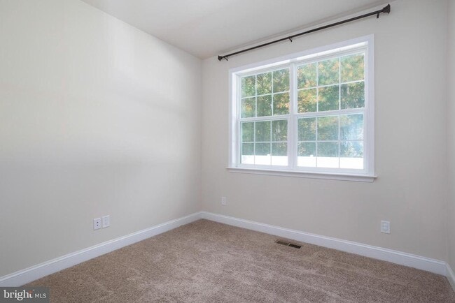 Building Photo - 327 Sydney Ln