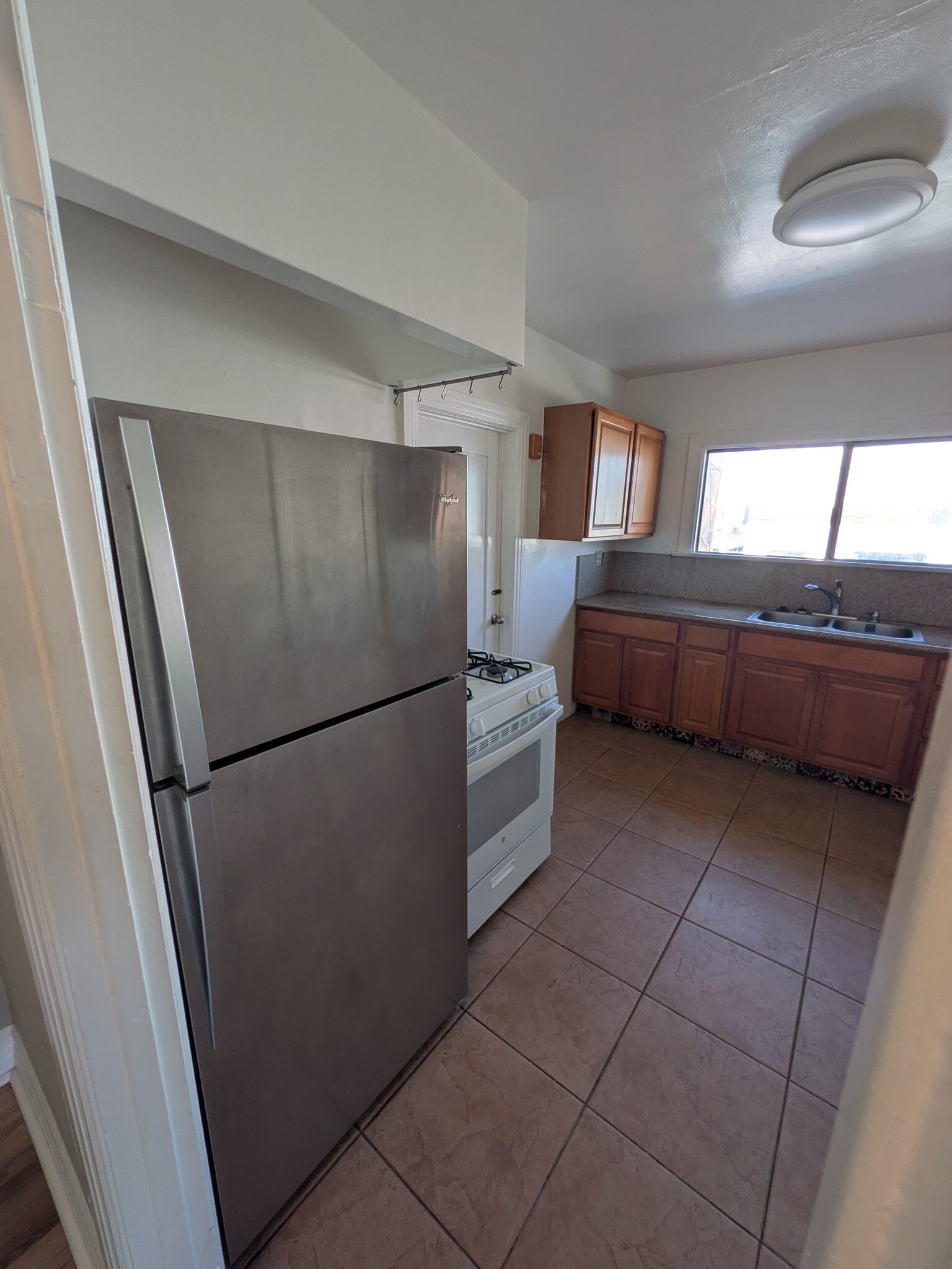 Building Photo - 1055 N Ardmore Ave