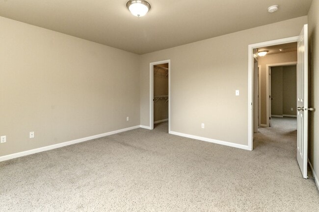 Building Photo - Beautiful Lacey Home with new paint and carpet in Popular Edgewater Community