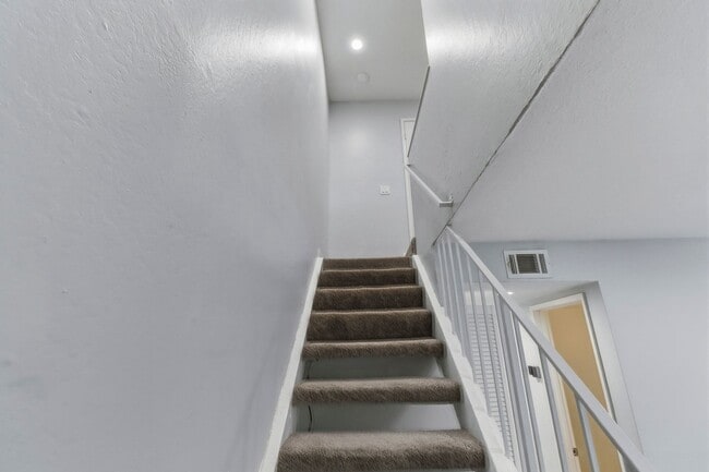 Building Photo - North Davis Condo-Available