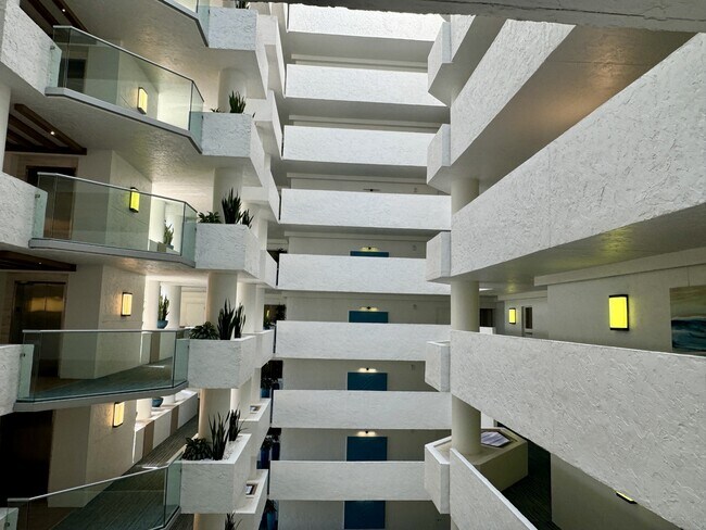 Building Photo - 4051 Gulf Shore Blvd N