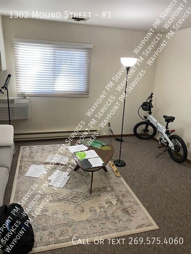 Building Photo - 1302 Mound St