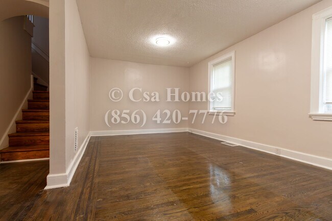 Building Photo - Beautifully Renovated 3 Bed/1 Bath Home in Fairview!