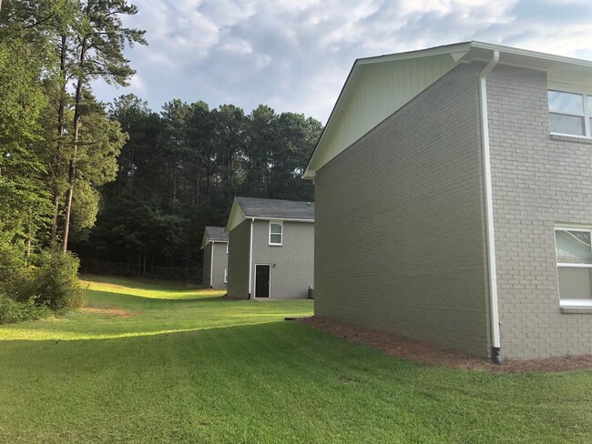 Building Photo - Village Townhomes of Oxford