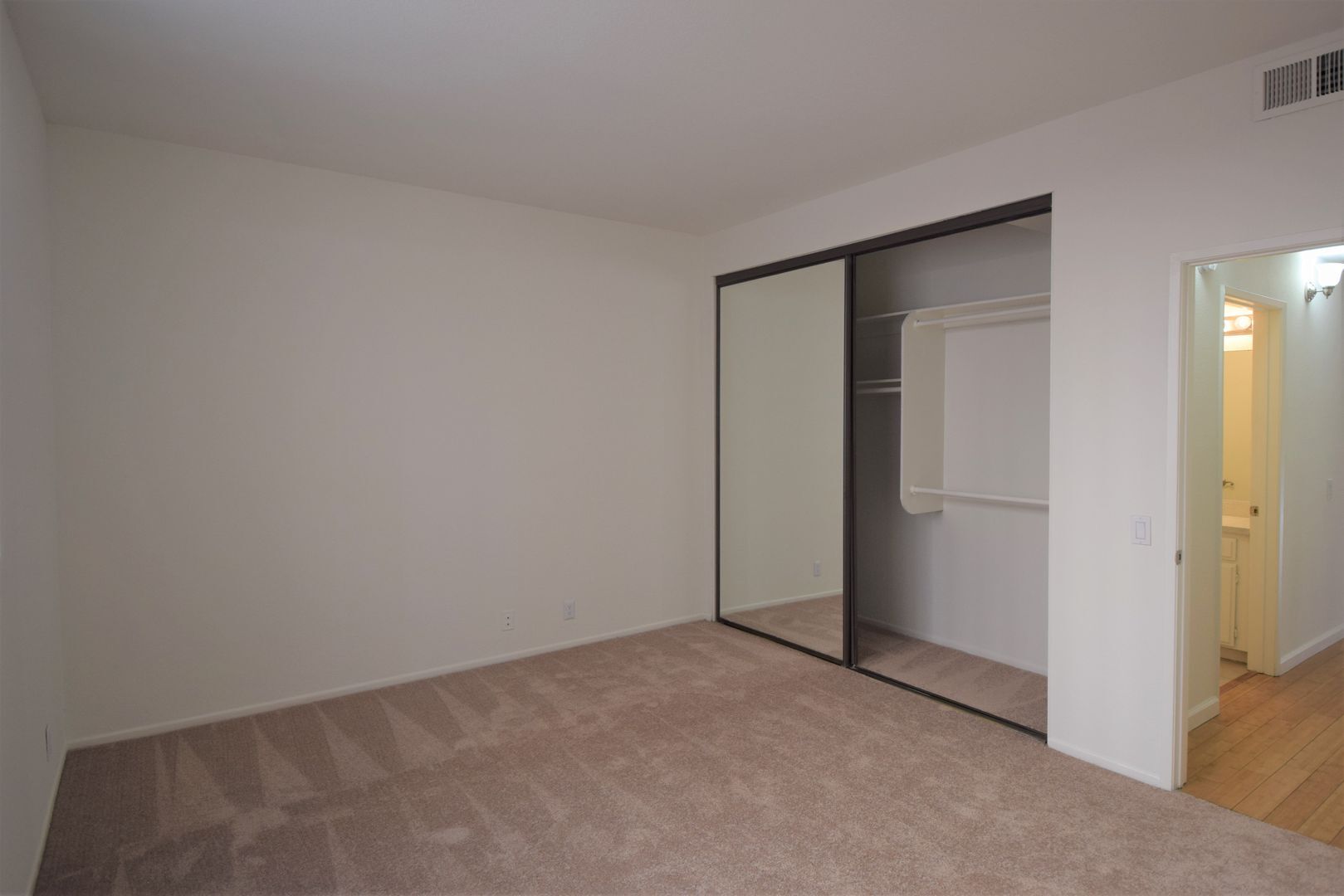 Building Photo - 11107 La Maida St