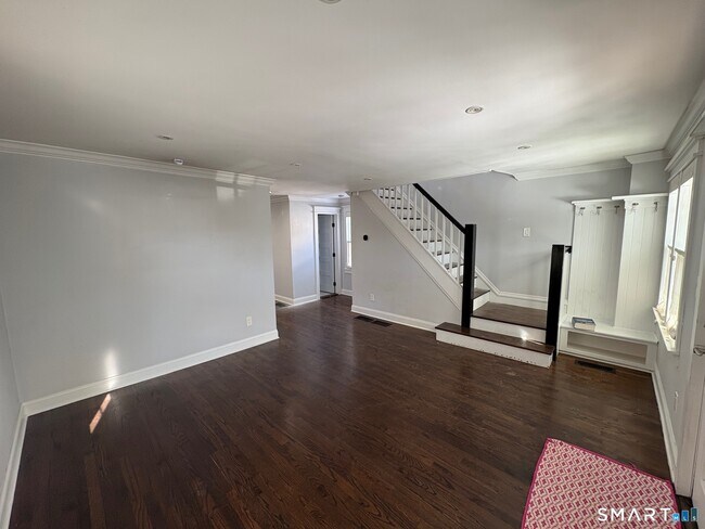 Building Photo - 76 East Ave