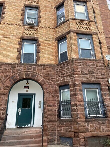 Building Photo - 620 Dudley St