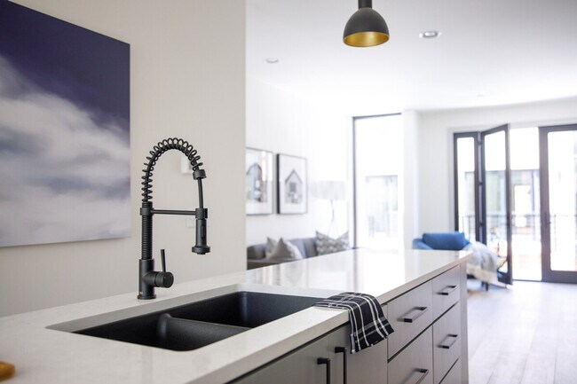 Building Photo - 315 NE Burwood Mews