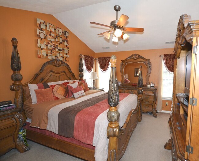 Building Photo - Quiet Cul-de -sac