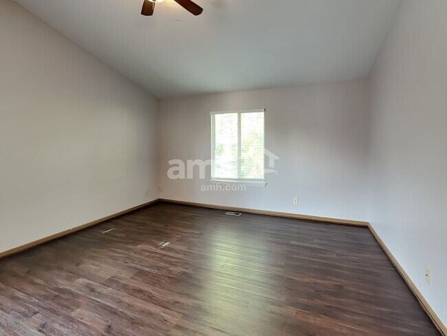 Building Photo - 20947 Barrington Ln