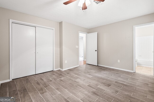 Building Photo - 5846 Bobbin Ln