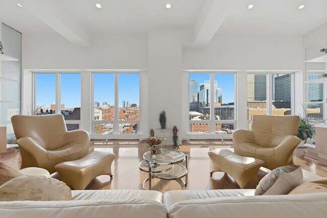 Building Photo - 360 Newbury St