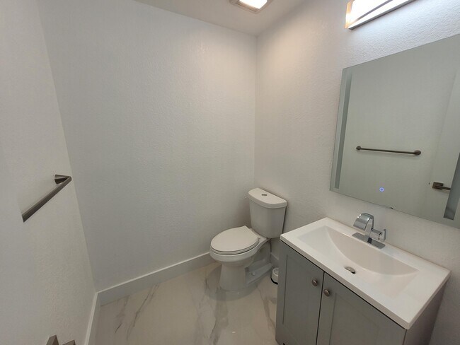 Building Photo - 4105 N 48th Ave