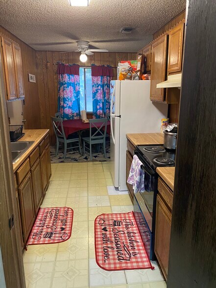 Building Photo - 218 Redbud Ln