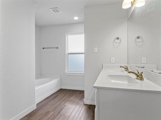 Building Photo - 9941 Ironhorse Dr