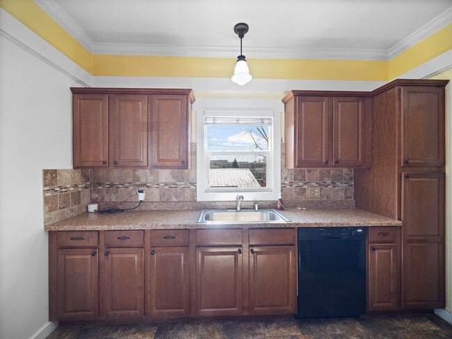 Building Photo - 4 Bed, 2 Bath Long Term Rental in GU District