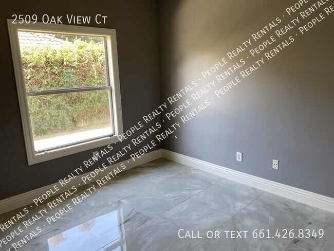 Building Photo - 2509 Oak View Ct
