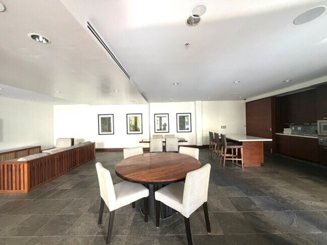 Building Photo - 2 Bedroom, 2 Bathroom, 2 Parking (Allure Waikiki)