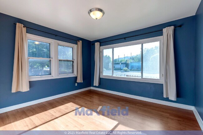 Building Photo - 2450 S 900 E