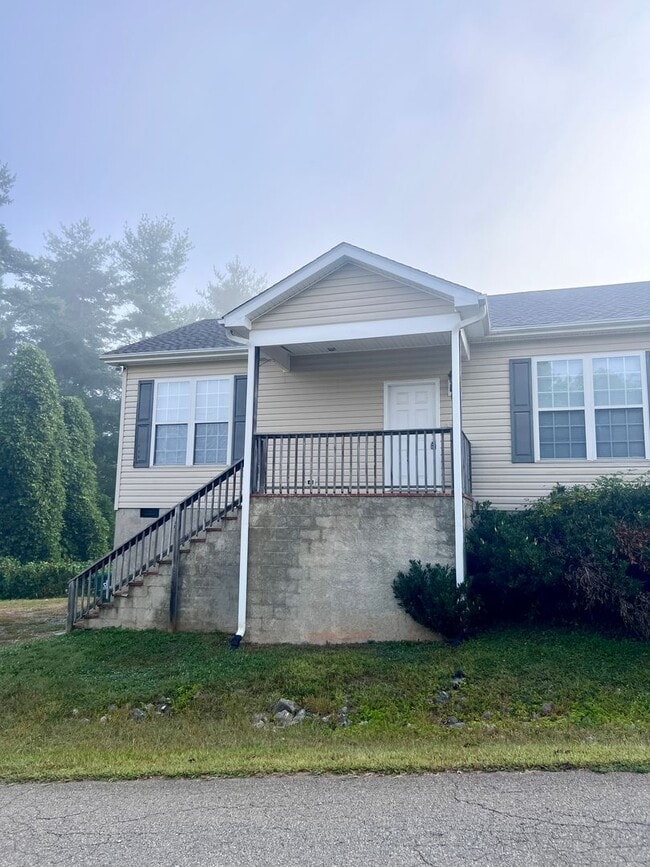Primary Photo - 27 Spicewood Rd