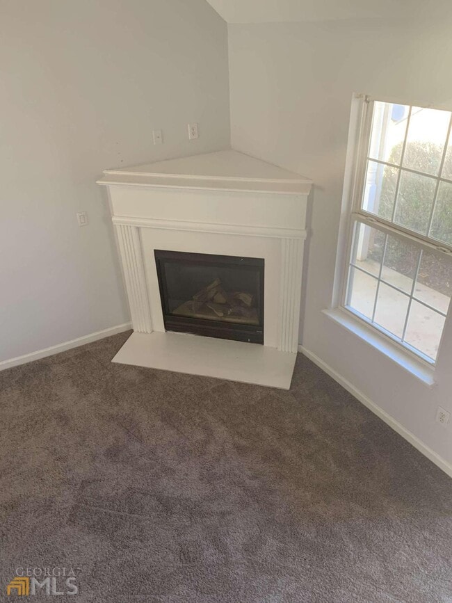 Building Photo - 3055 Lakeside Cir