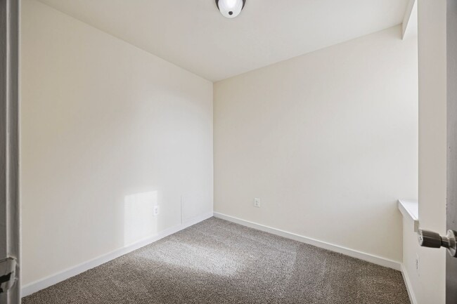 Building Photo - 5518 Pemberton St