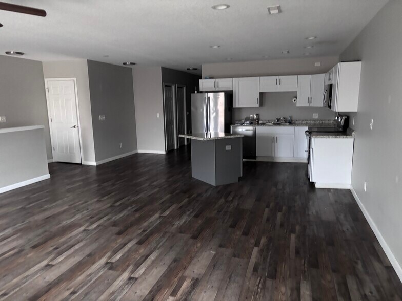 Building Photo - 512 N 2nd St