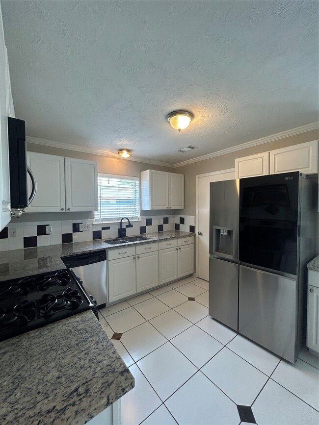 Building Photo - 5415 W Harrow Dr