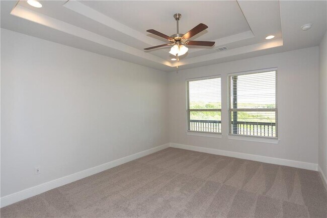 Building Photo - 3300 Scenic Valley Dr