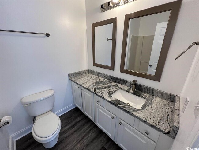 Building Photo - 2057 Silvercrest Dr