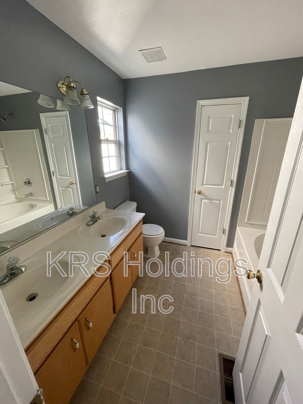 Building Photo - 861 Sugarloaf Run