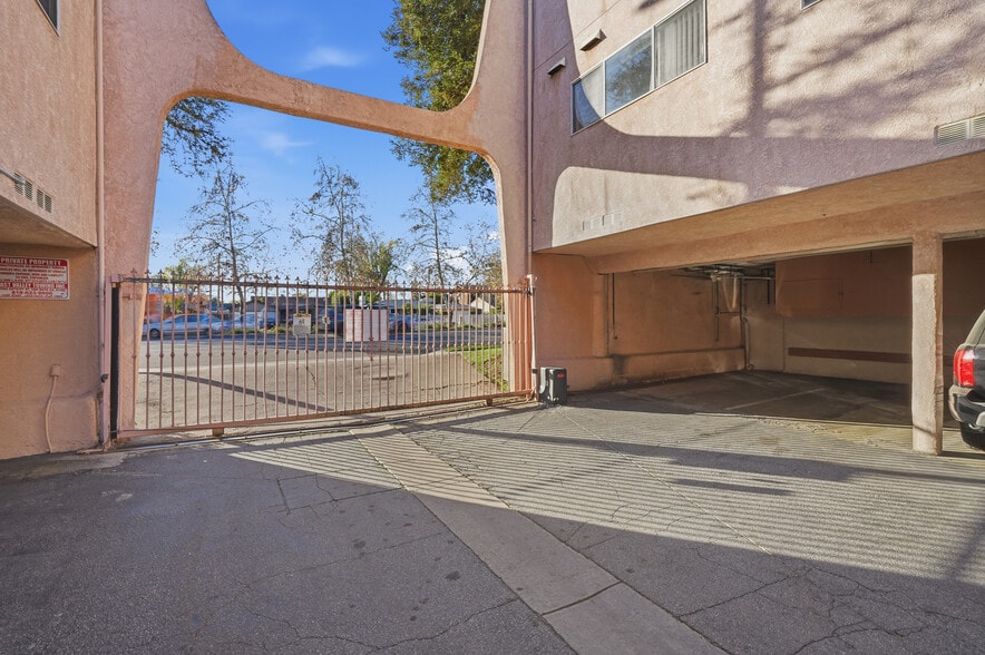 Building Photo - 7924 Woodman Ave