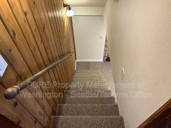 Building Photo - 208 N Washington Ave