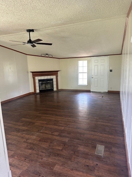 Building Photo - 105 Oakhill Ct