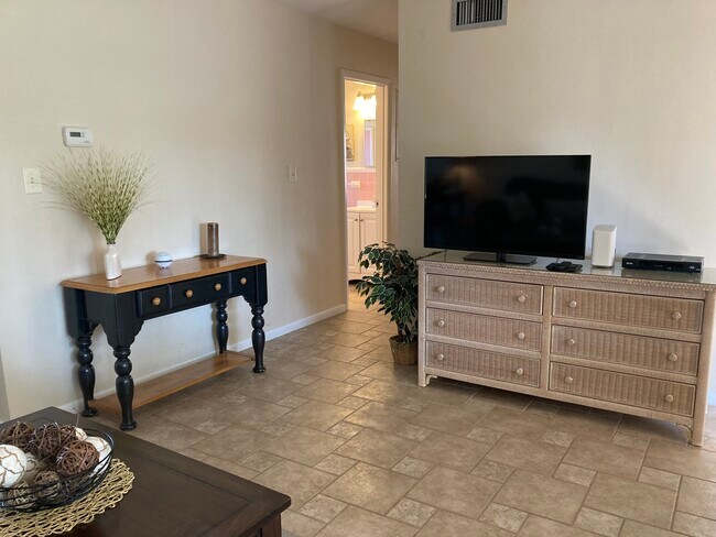 Building Photo - 27420 San Marino Dr
