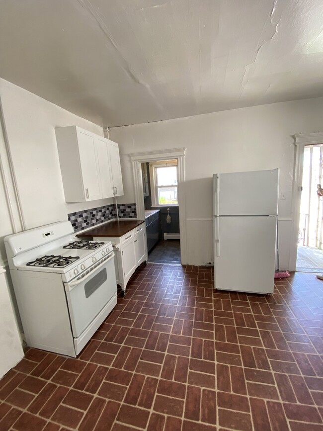 Building Photo - 3BR,  1BA AVAILABLE NOW! Apply Today!