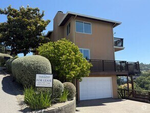 Building Photo - 4BD/3.5BA HOME - GREENBRAE HILLS - STUNNIN...