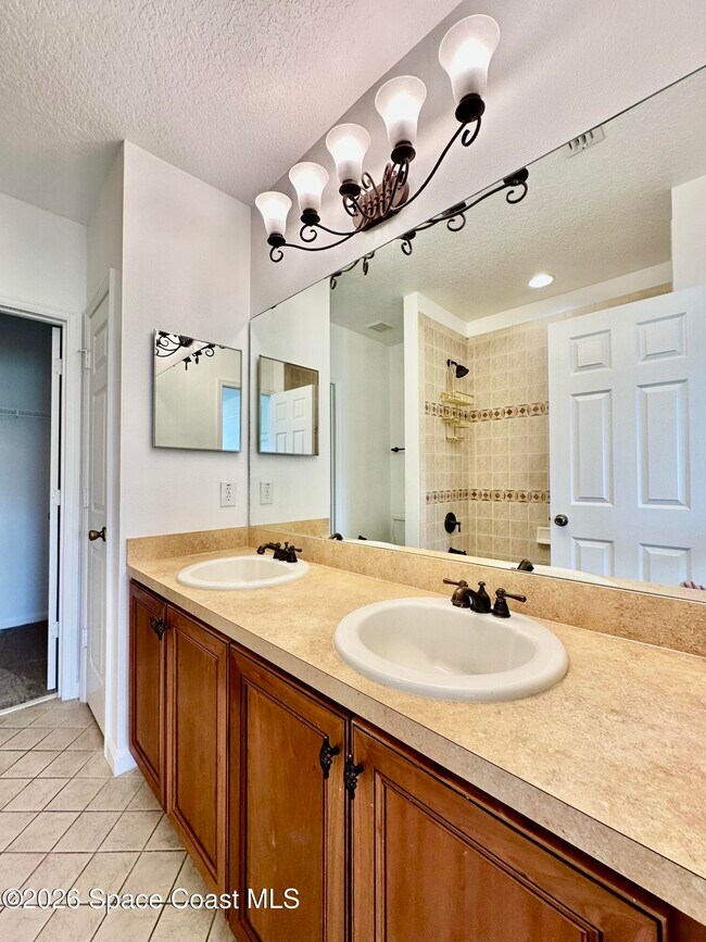 Building Photo - 1310 Lara Cir