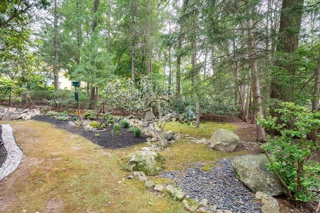 Building Photo - 10 Pinewood Cir