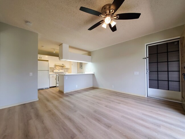 Building Photo - Available March 24, 2025 1 bedroom, 1 bath...