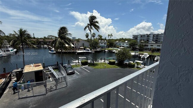 Building Photo - 16565 NE 26th Ave