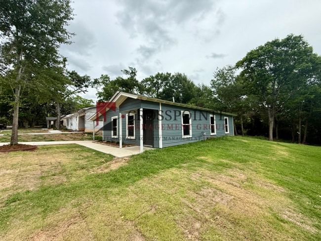 Building Photo - Newly Renovated 3 Bedroom 1 Bathroom Home!
