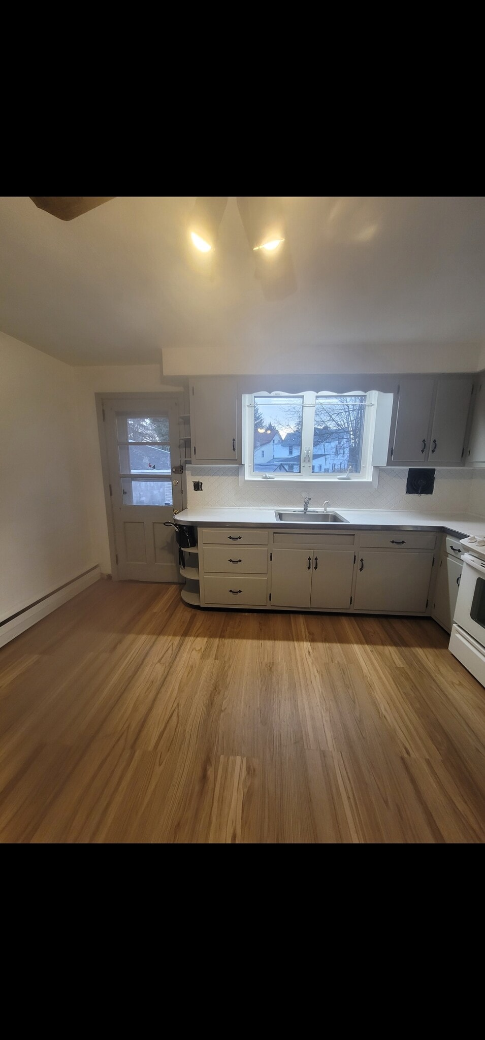 Building Photo - 100 E Park Ave