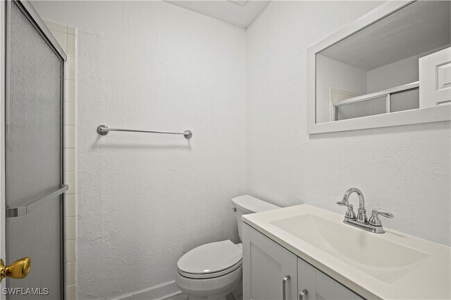 Building Photo - 4607 Bayshore Dr